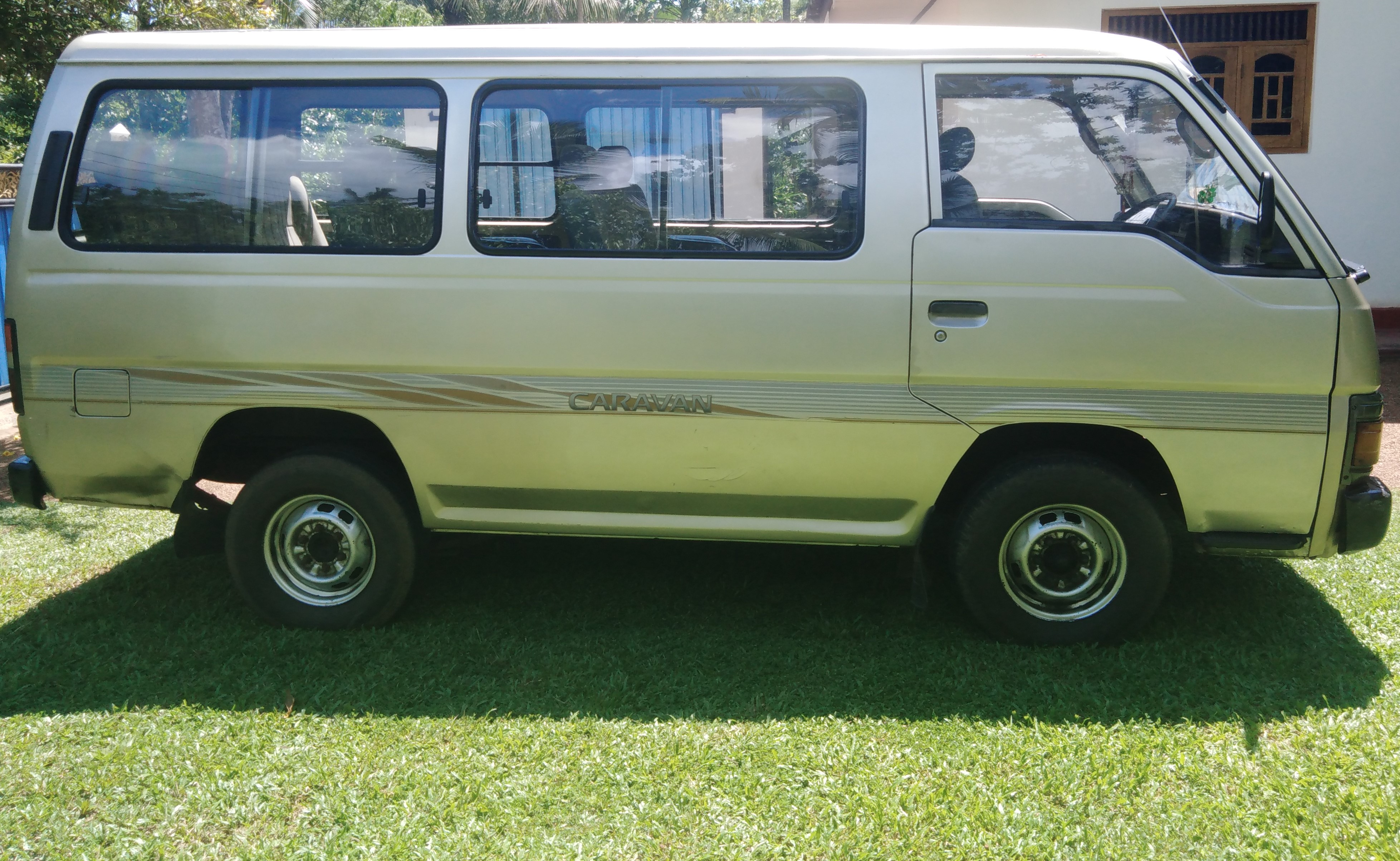 Nissan Caravan 1995 - Used Van sale in Sri Lanka - patpat.lk