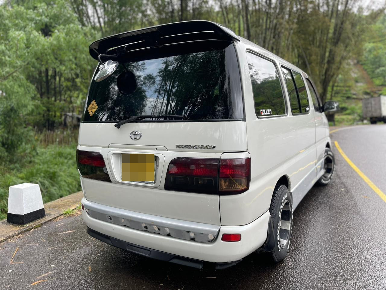 Toyota Regius 1998 - பயன்படுத்தப்பட்டது வேன் sale in Sri Lanka - patpat.lk