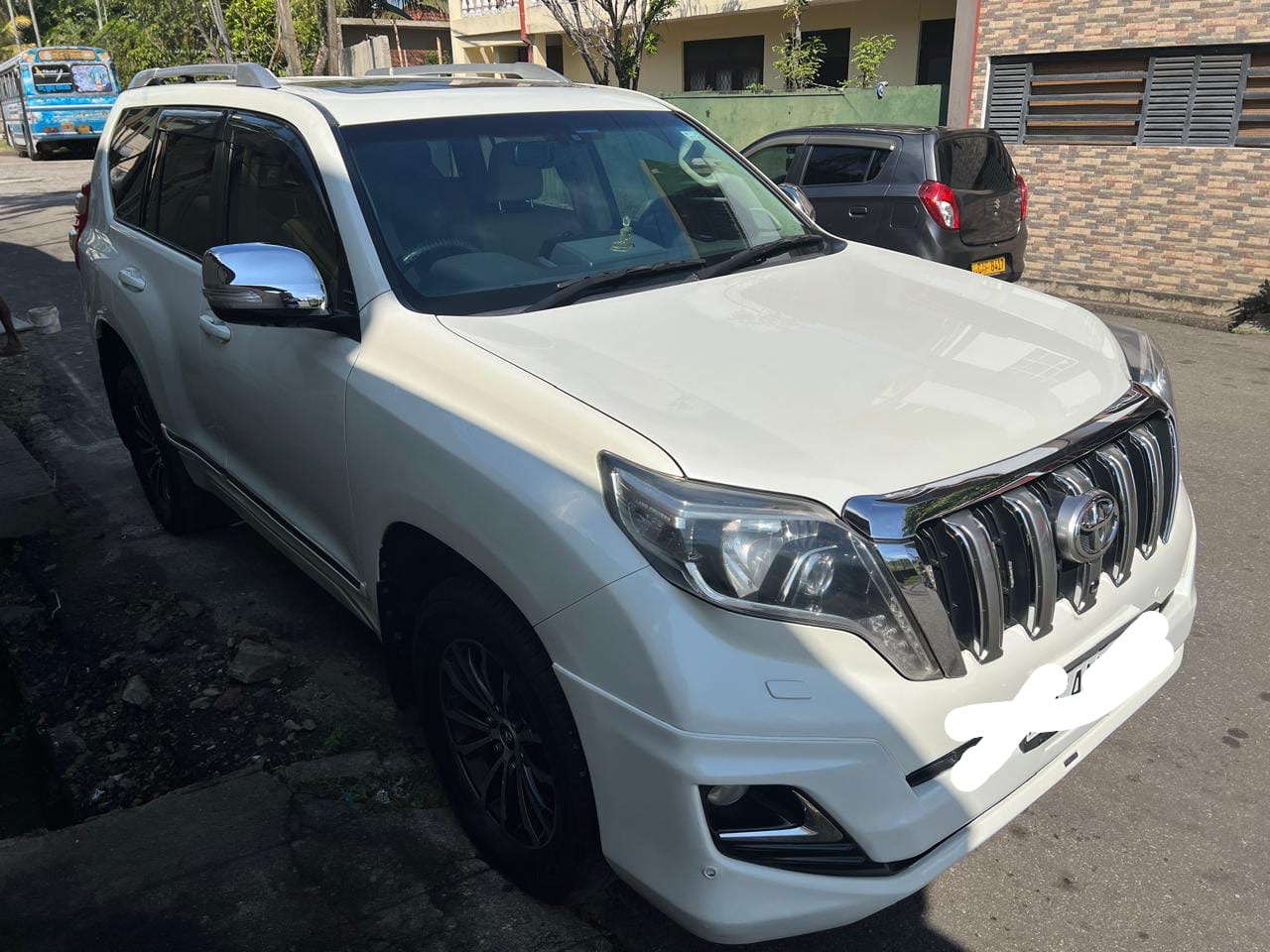 Toyota Land Cruiser Prado 2015 - භාවිතා කරන ලද SUV රථය sale in Sri Lanka - patpat.lk