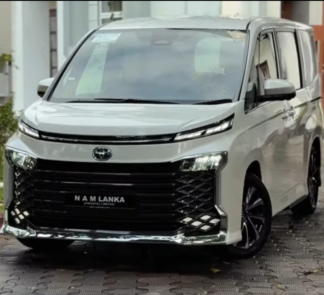 Toyota Voxy 2025 ads-image-1