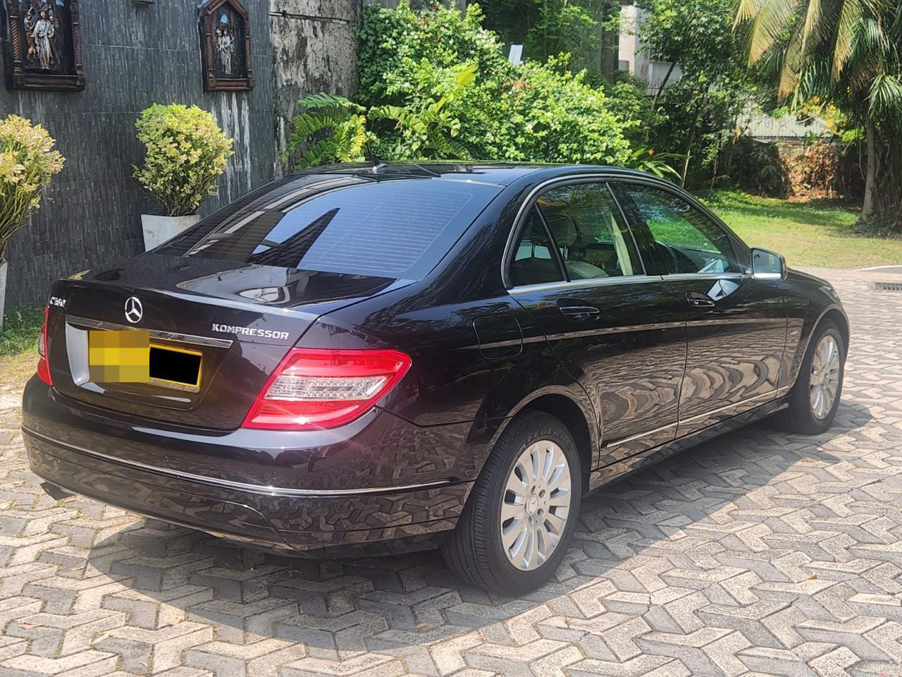 Mercedes Benz C180 2010 - பயன்படுத்தப்பட்டது கார் sale in Sri Lanka - patpat.lk