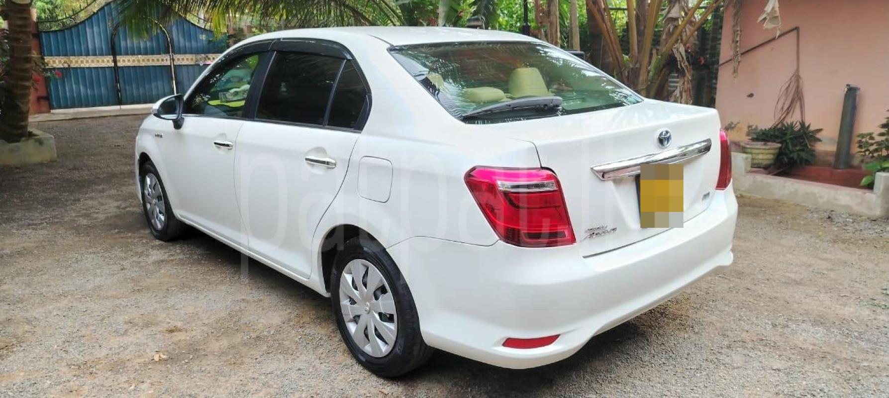 Toyota Axio 2015 - பயன்படுத்தப்பட்டது கார் sale in Sri Lanka - patpat.lk