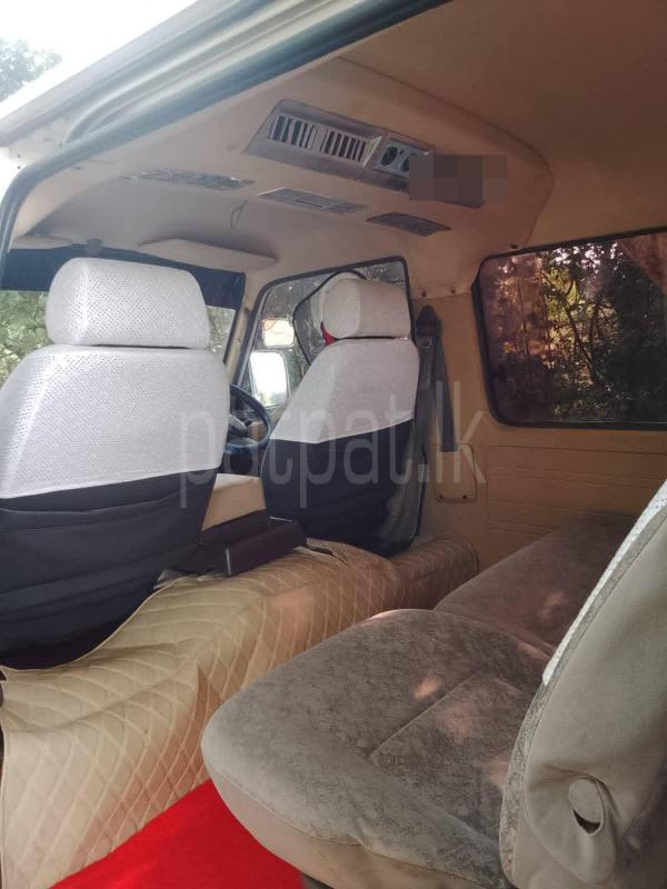 Nissan Caravan 1995 - பயன்படுத்தப்பட்டது வேன் sale in Sri Lanka - patpat.lk