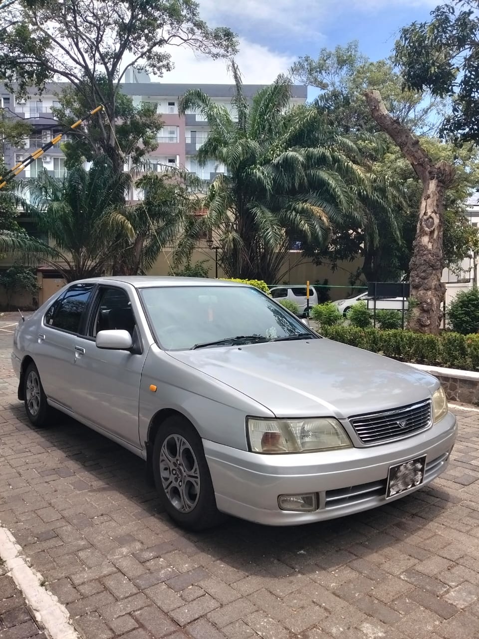Nissan Bluebird 1998 - பயன்படுத்தப்பட்டது கார் sale in Sri Lanka - patpat.lk