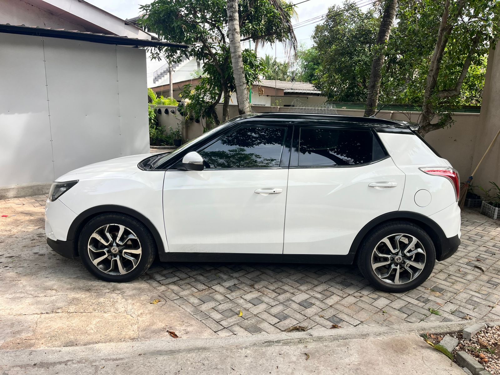 Micro Tivoli 2016 - பயன்படுத்தப்பட்டது SUV sale in Sri Lanka - patpat.lk