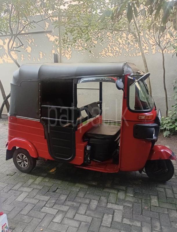 Bajaj Three Wheel 2018 - பயன்படுத்தப்பட்டது முச்சக்கர வண்டி sale in Sri Lanka - patpat.lk