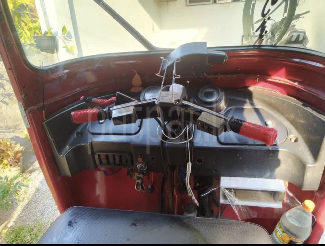Bajaj 4 stroke 2011 - භාවිතා කරන ලද ත්‍රිරෝද රථය sale in Sri Lanka - patpat.lk