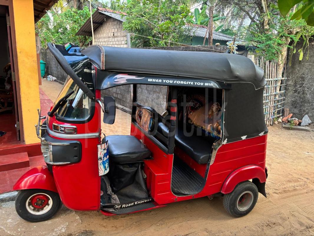 Bajaj Three Wheel 2015 - பயன்படுத்தப்பட்டது முச்சக்கர வண்டி sale in Sri Lanka - patpat.lk