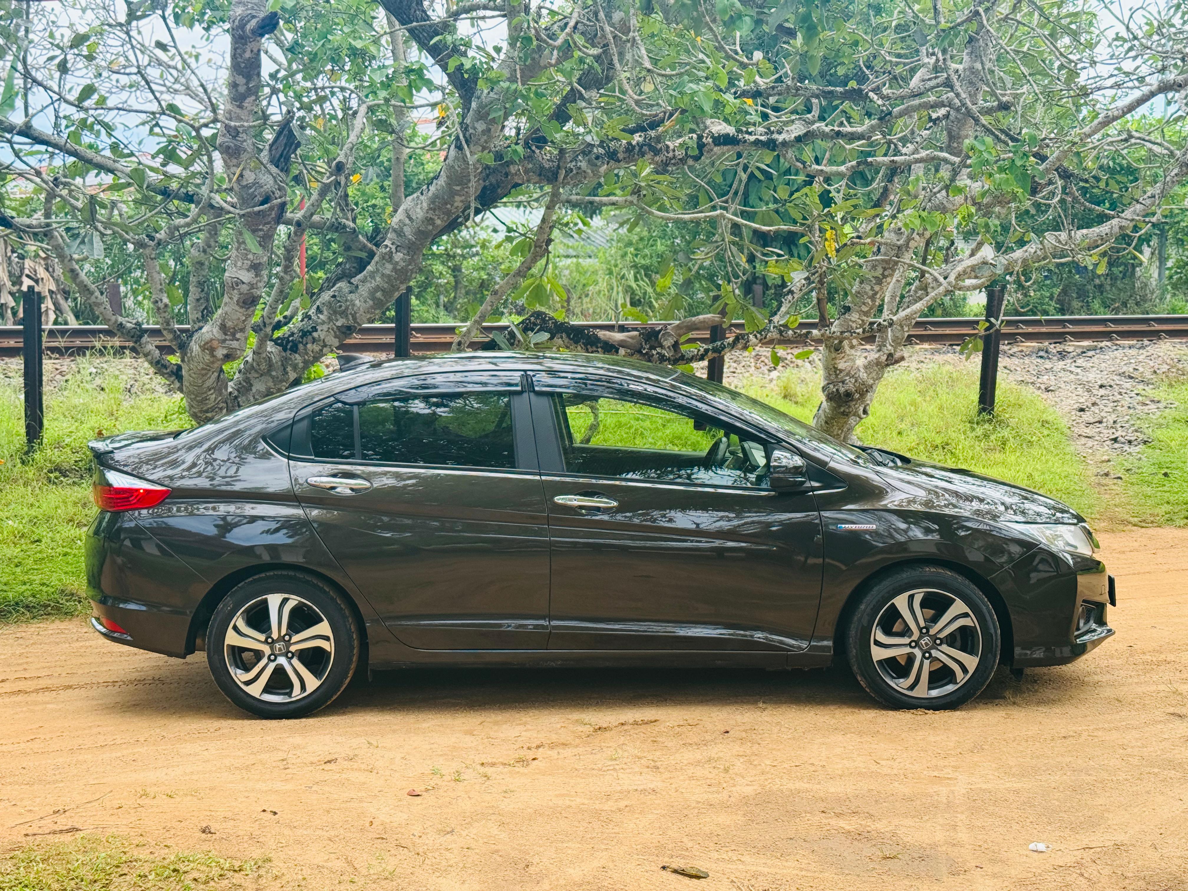 Honda Grace 2014 - பயன்படுத்தப்பட்டது கார் sale in Sri Lanka - patpat.lk