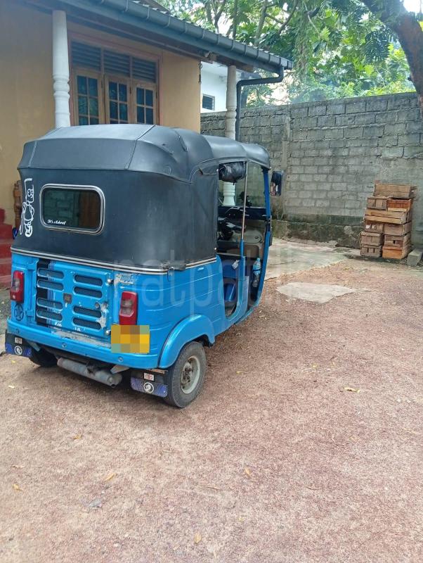 Bajaj 4 stroke 2016 - பயன்படுத்தப்பட்டது முச்சக்கர வண்டி sale in Sri Lanka - patpat.lk
