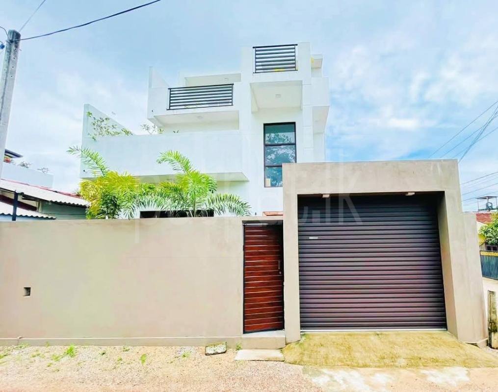 House for Sale in Boralesgamuwa ads-image-1
