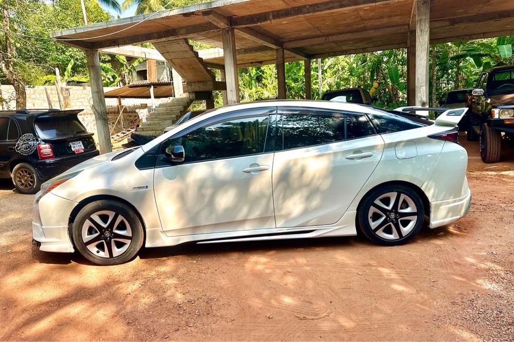 Toyota Prius 2016 - භාවිතා කරන ලද කාර් sale in Sri Lanka - patpat.lk