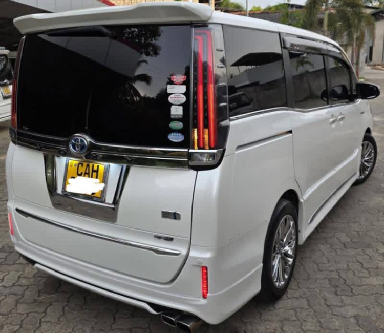 Toyota Voxy 2015 - பயன்படுத்தப்பட்டது வேன் sale in Sri Lanka - patpat.lk