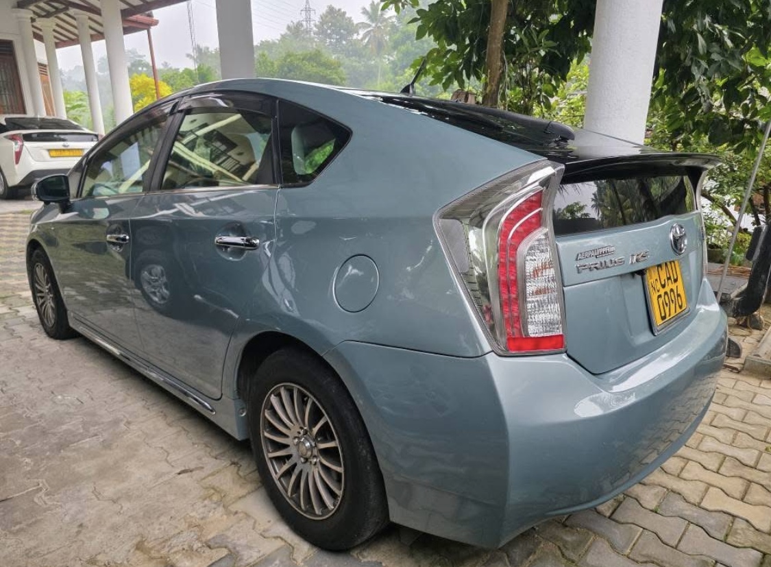 Toyota Prius 2013 - மறுசீரமைக்கப்பட்டது கார் sale in Sri Lanka - patpat.lk