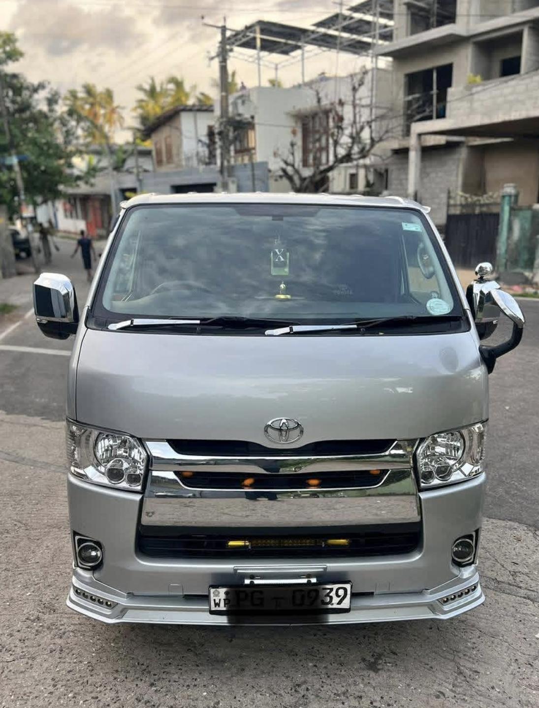 Toyota Hiace 2011 - Used Van sale in Sri Lanka - patpat.lk