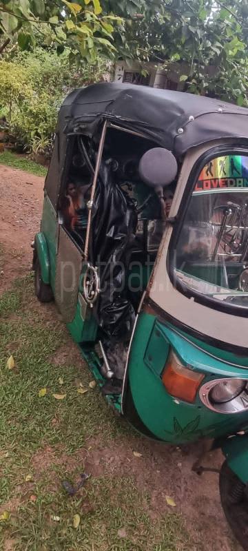Bajaj 4 stroke 2015 - பயன்படுத்தப்பட்டது முச்சக்கர வண்டி sale in Sri Lanka - patpat.lk