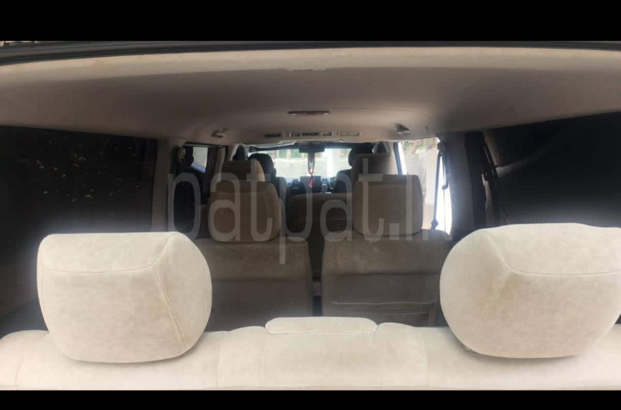 Toyota Hiace 2015 - பயன்படுத்தப்பட்டது வேன் sale in Sri Lanka - patpat.lk