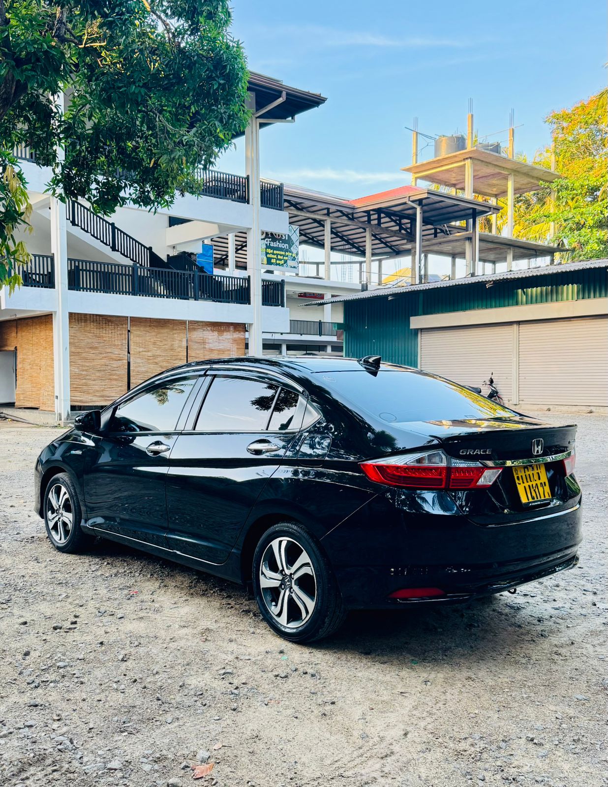 Honda Grace 2016 - பயன்படுத்தப்பட்டது கார் sale in Sri Lanka - patpat.lk