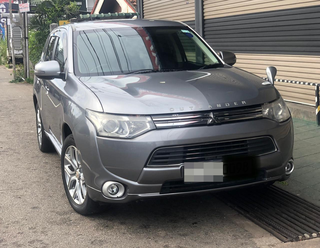 Mitsubishi Outlander 2013 - Used SUV sale in Sri Lanka - patpat.lk