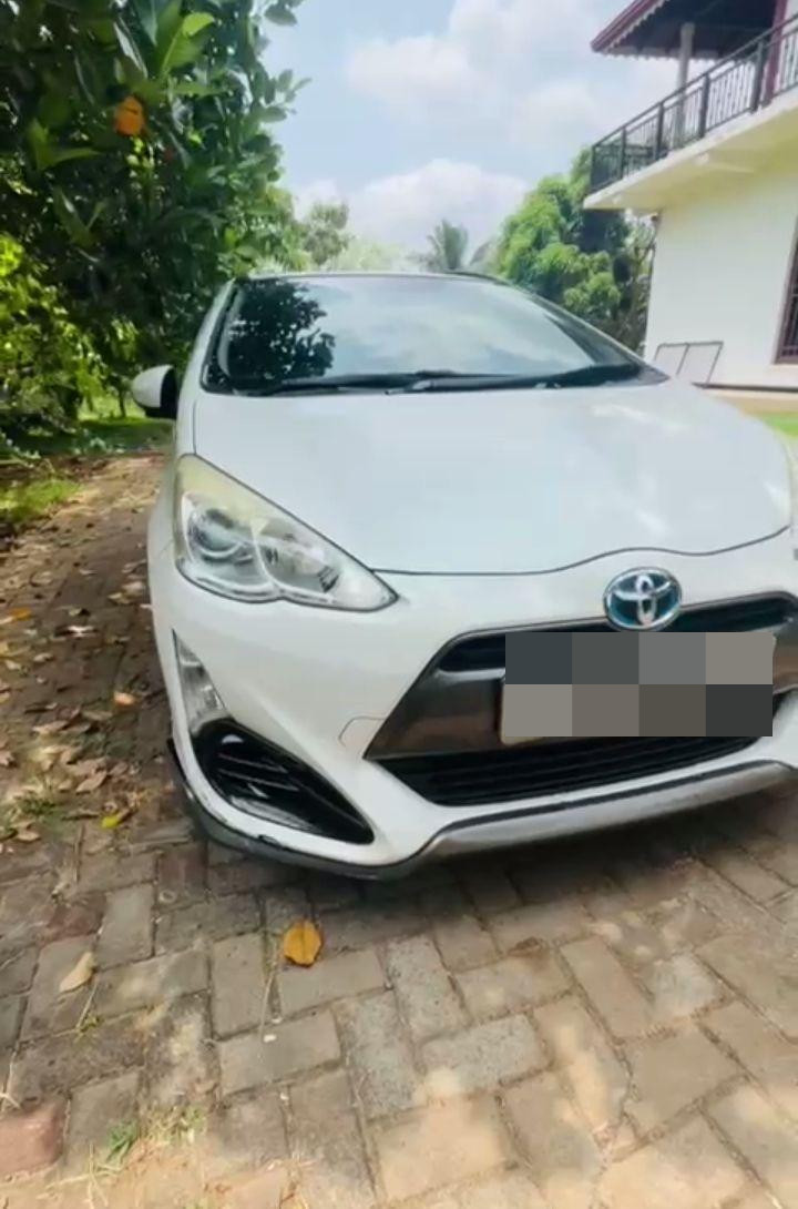 Toyota Aqua 2015 - பயன்படுத்தப்பட்டது கார் sale in Sri Lanka - patpat.lk