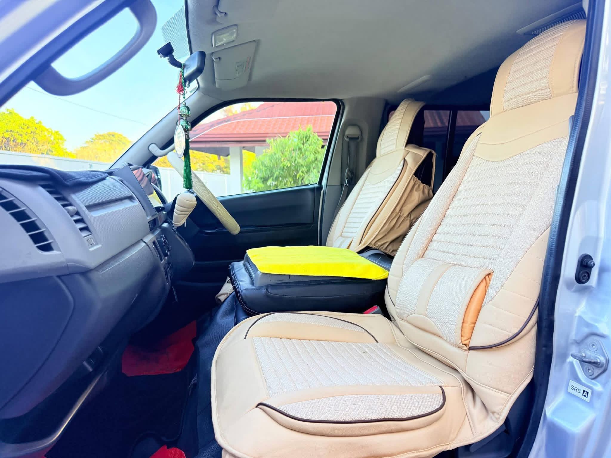 Toyota Hiace 2006 - பயன்படுத்தப்பட்டது வேன் sale in Sri Lanka - patpat.lk