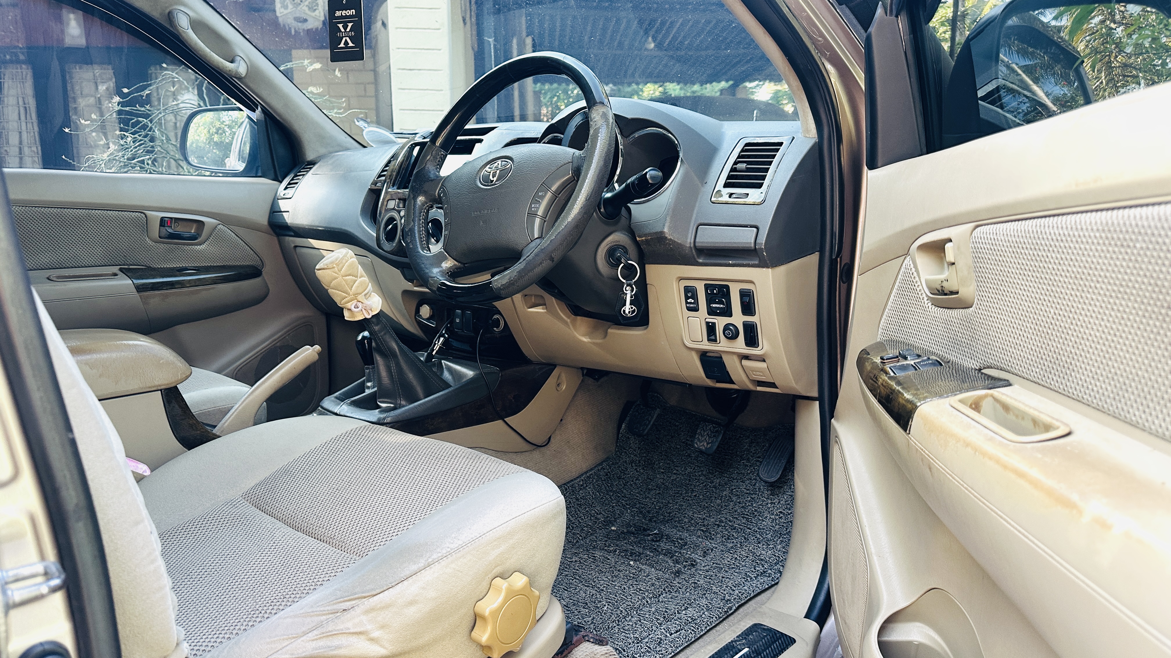 Toyota Hilux 2010 - Used Pick-up  sale in Sri Lanka - patpat.lk