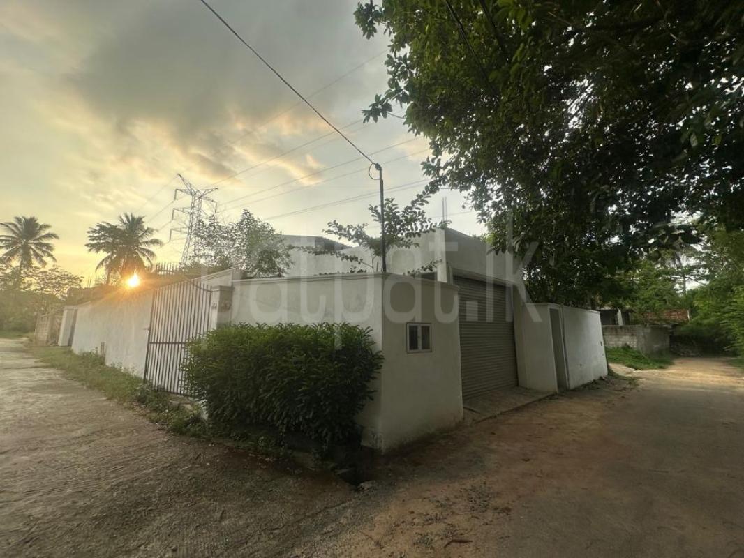 House for Sale in Navagamuwa ads-image-1