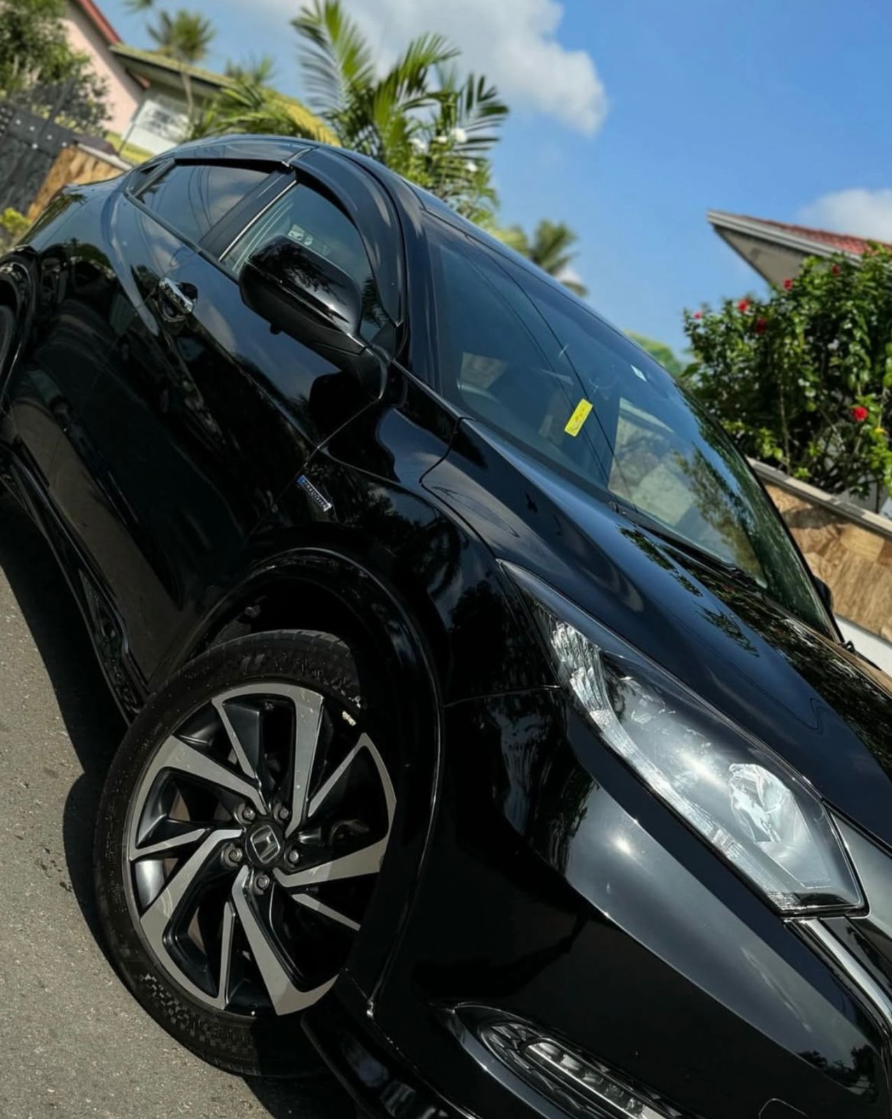 Honda Vezel 2017 - භාවිතා කරන ලද SUV රථය sale in Sri Lanka - patpat.lk