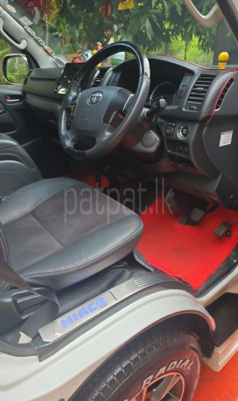 Toyota Hiace 2017 - பயன்படுத்தப்பட்டது வேன் sale in Sri Lanka - patpat.lk