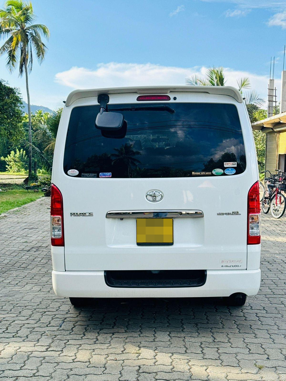 Toyota Super GL 2015 - பயன்படுத்தப்பட்டது வேன் sale in Sri Lanka - patpat.lk