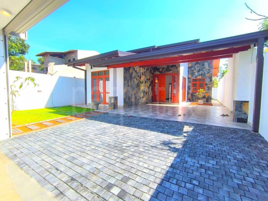 House for Sale in Athurugiriya