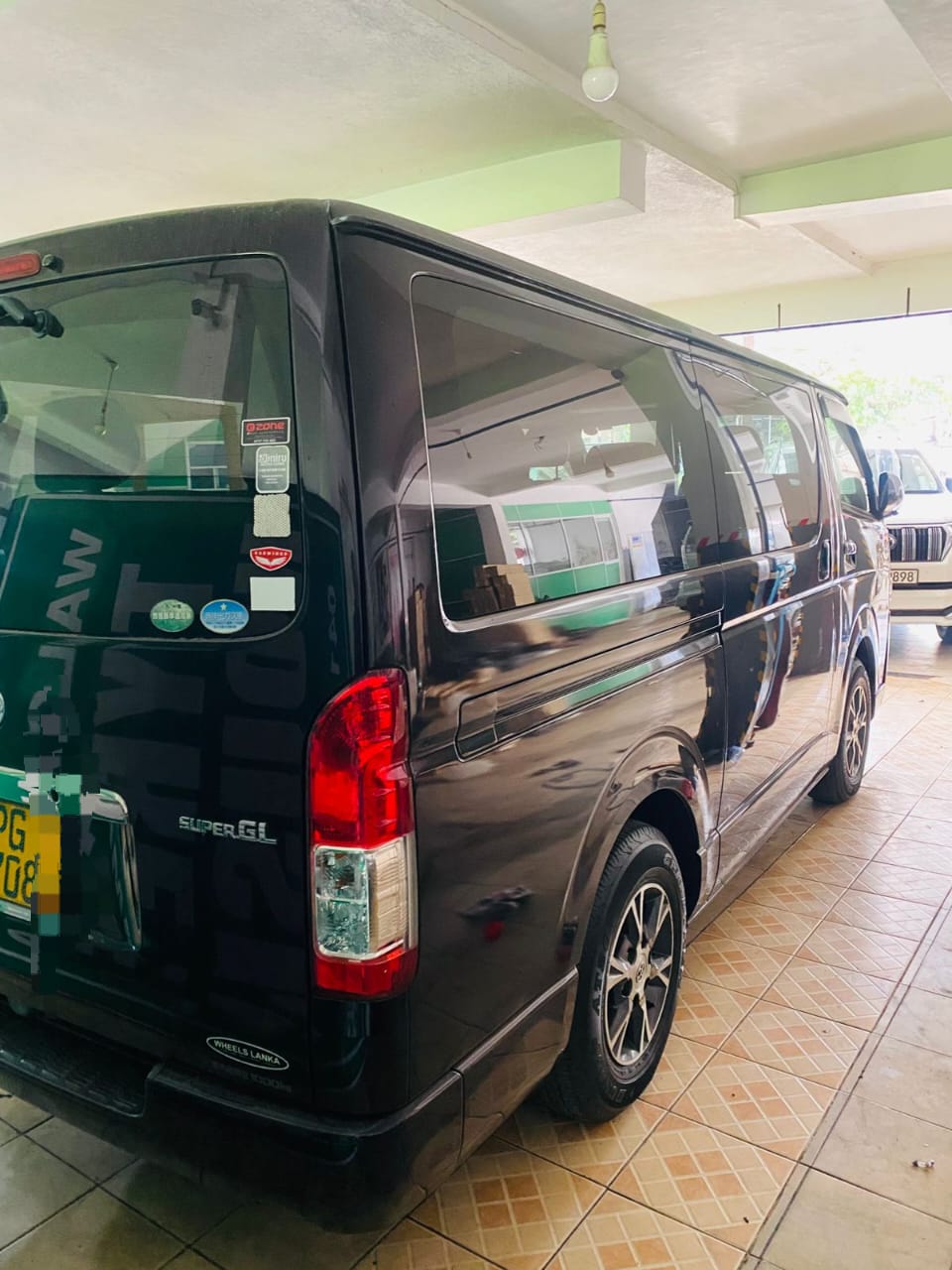 Toyota Hiace 2015 - பயன்படுத்தப்பட்டது வேன் sale in Sri Lanka - patpat.lk