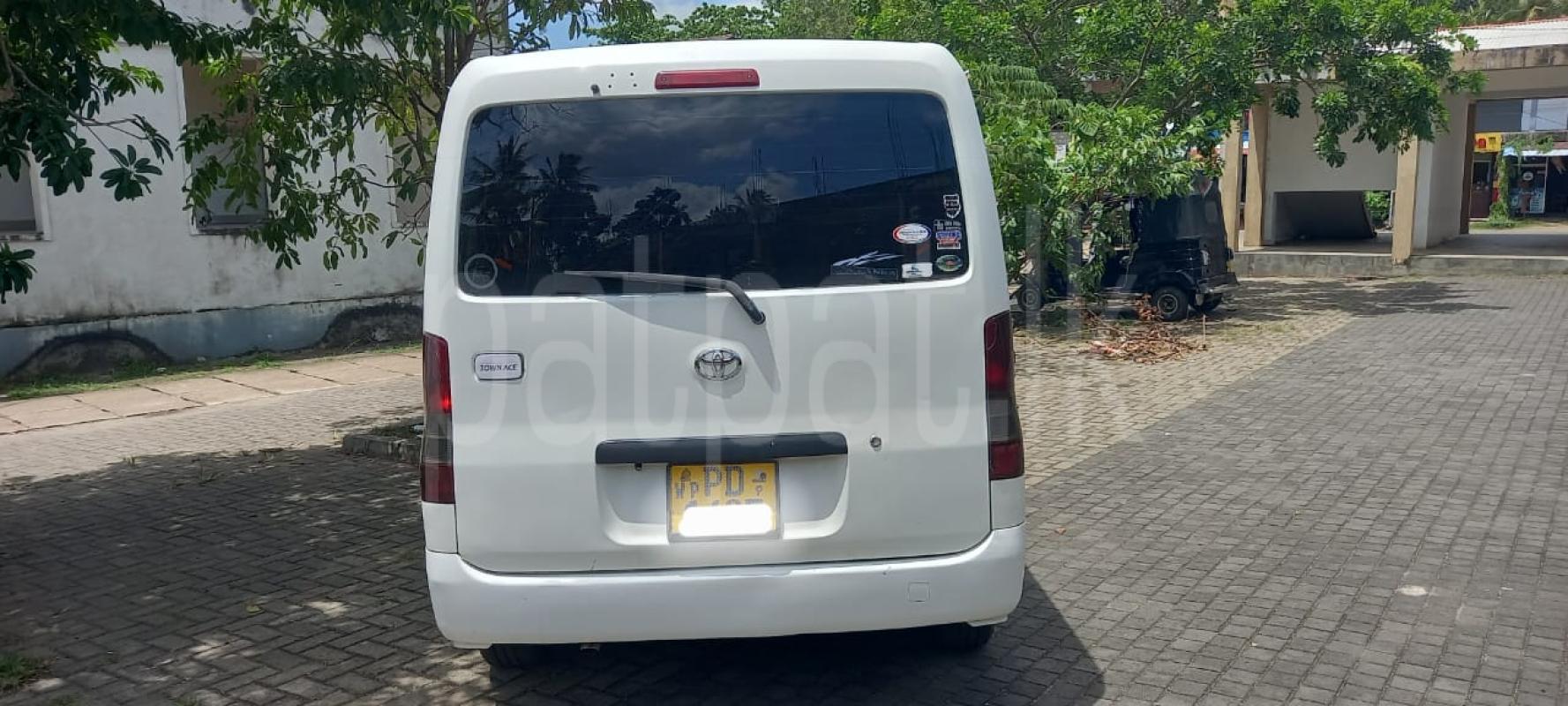 Toyota TownAce 2008 - பயன்படுத்தப்பட்டது வேன் sale in Sri Lanka - patpat.lk