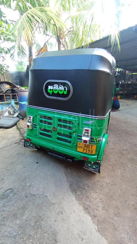Bajaj Three Wheel 2019 - பயன்படுத்தப்பட்டது முச்சக்கர வண்டி sale in Sri Lanka - patpat.lk