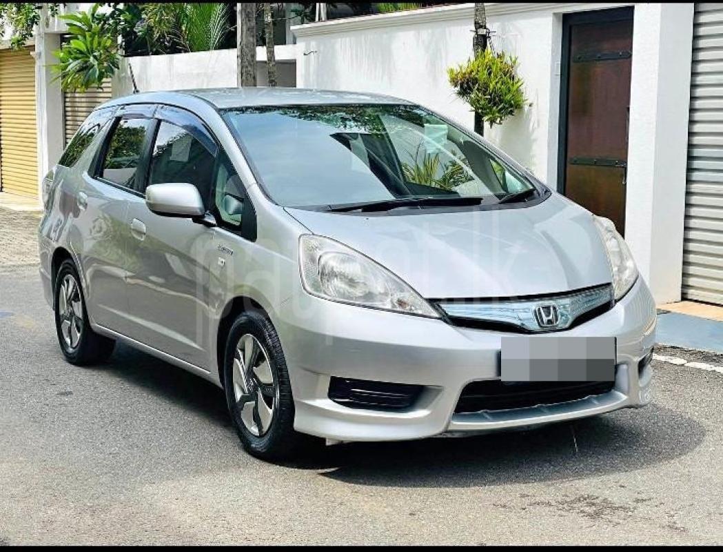 Honda FIT SHUTTLE 2013 - பயன்படுத்தப்பட்டது கார் sale in Sri Lanka - patpat.lk