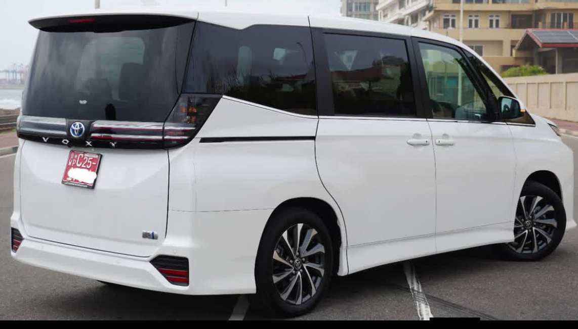 Toyota Voxy 2025 - பயன்படுத்தப்பட்டது வேன் sale in Sri Lanka - patpat.lk