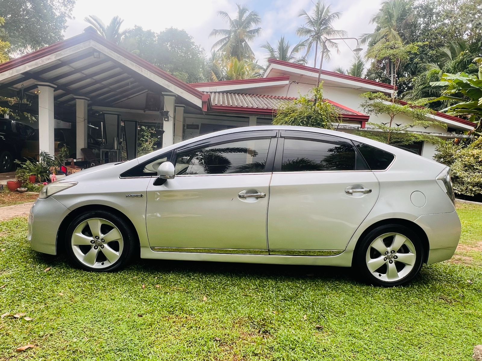 Toyota Prius 2012 - Used Car sale in Sri Lanka - patpat.lk