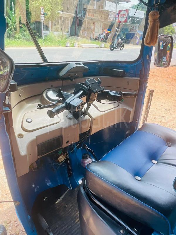 Bajaj Three Wheel 2015 - மறுசீரமைக்கப்பட்டது முச்சக்கர வண்டி sale in Sri Lanka - patpat.lk