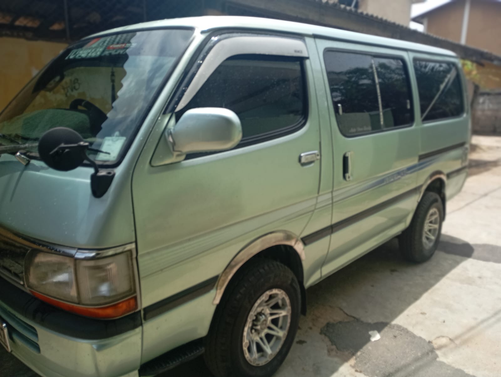 Toyota Hiace 2000 - பயன்படுத்தப்பட்டது வேன் sale in Sri Lanka - patpat.lk