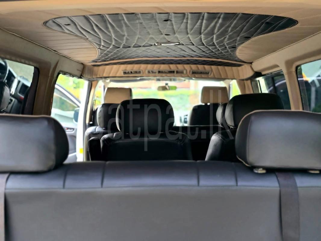 Toyota Hiace 2011 - பயன்படுத்தப்பட்டது வேன் sale in Sri Lanka - patpat.lk