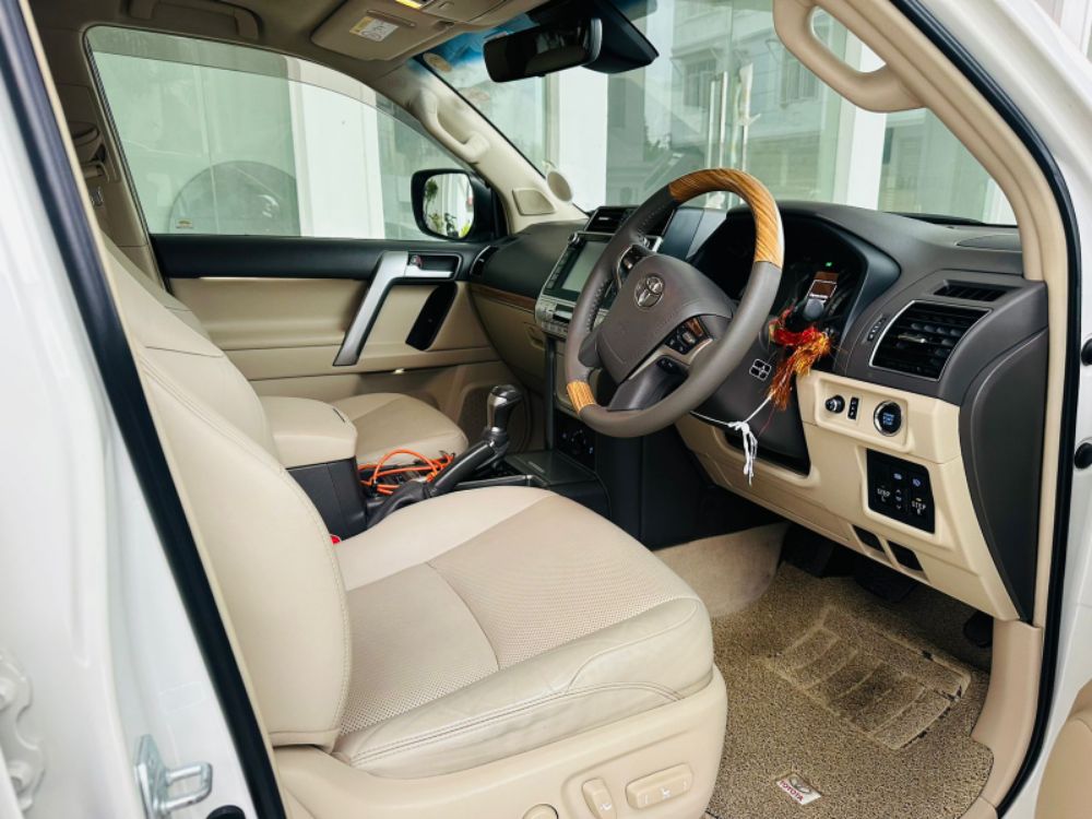 Toyota Land Cruiser 2017 - பயன்படுத்தப்பட்டது SUV sale in Sri Lanka - patpat.lk