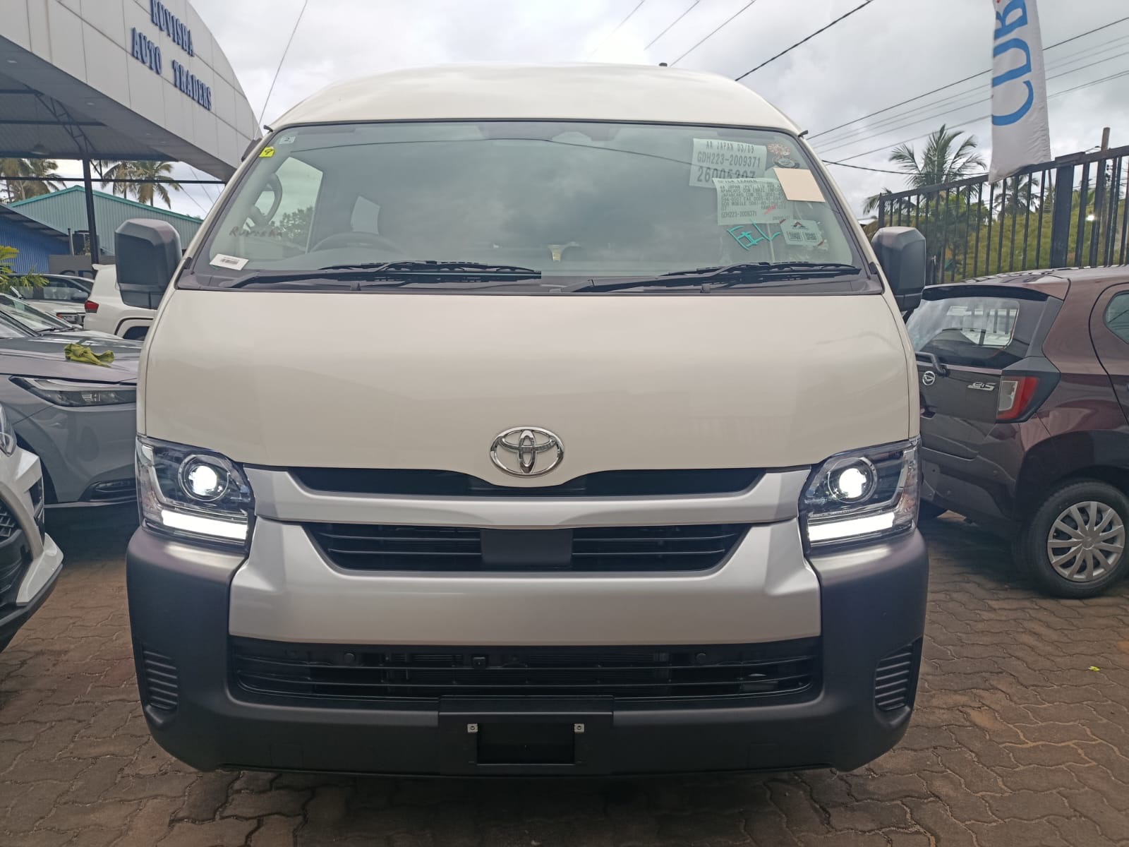 Toyota Hiace 2026 - භාවිතා කරන ලද වෑන් රථය sale in Sri Lanka - patpat.lk