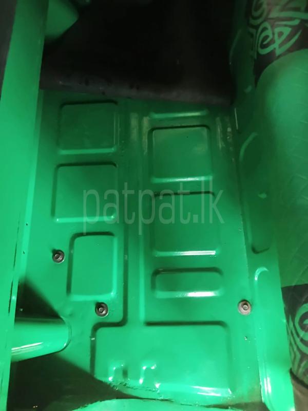 Bajaj Three Wheel 2018 - பயன்படுத்தப்பட்டது முச்சக்கர வண்டி sale in Sri Lanka - patpat.lk