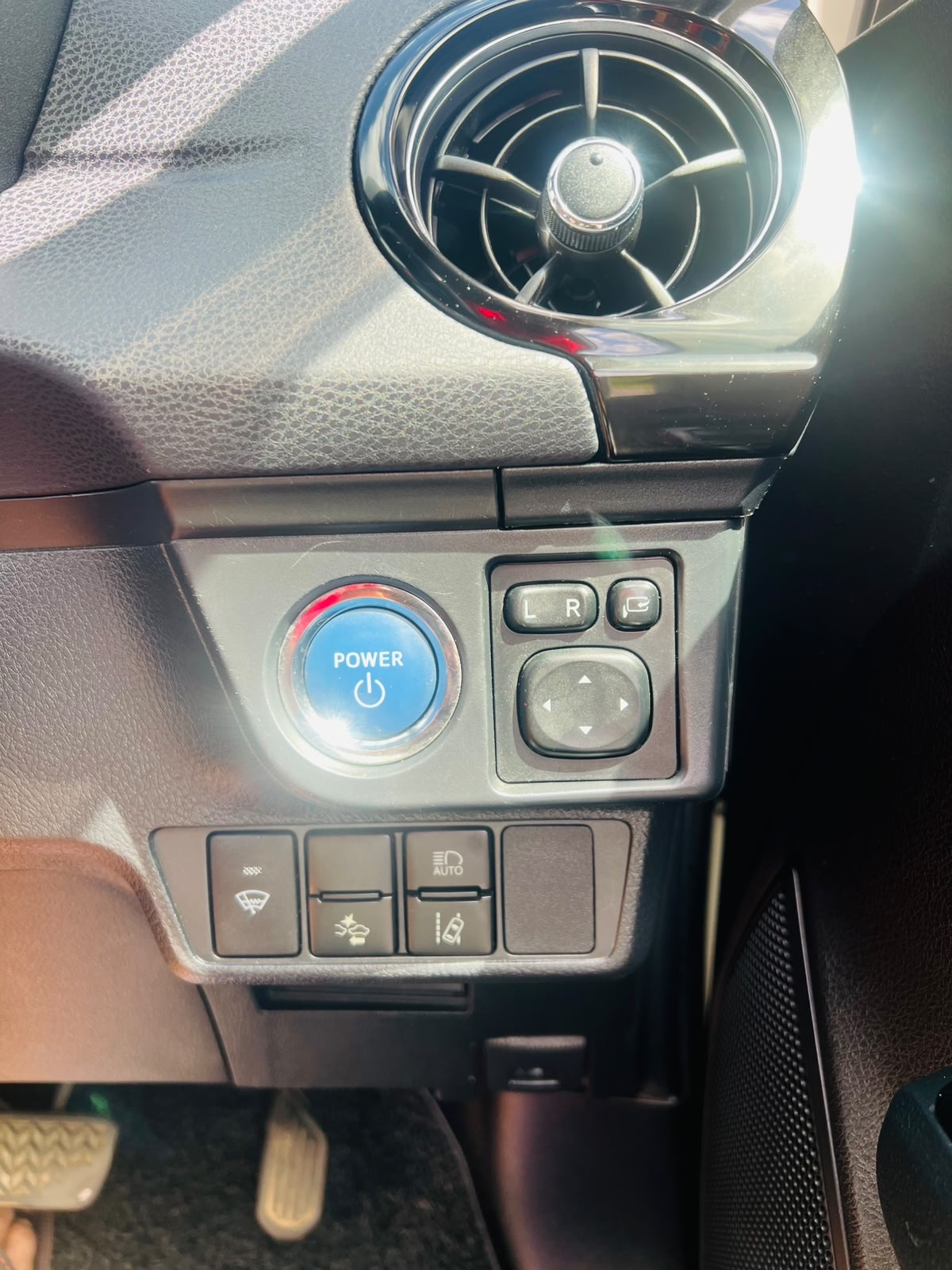 Toyota Axio 2017 - Used Car sale in Sri Lanka - patpat.lk