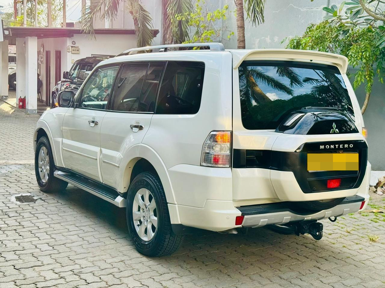 Mitsubishi Montero 2015 - பயன்படுத்தப்பட்டது SUV sale in Sri Lanka - patpat.lk