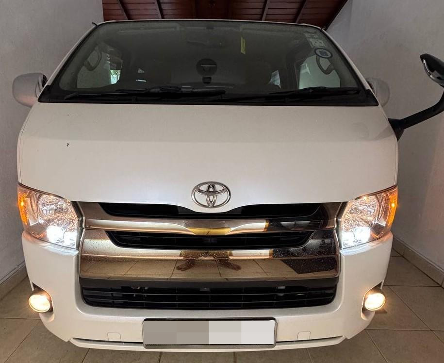 Toyota Hiace 2017 - භාවිතා කරන ලද වෑන් රථය sale in Sri Lanka - patpat.lk