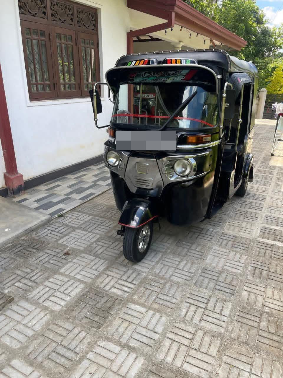 Bajaj Three Wheel 2016 - பயன்படுத்தப்பட்டது முச்சக்கர வண்டி sale in Sri Lanka - patpat.lk