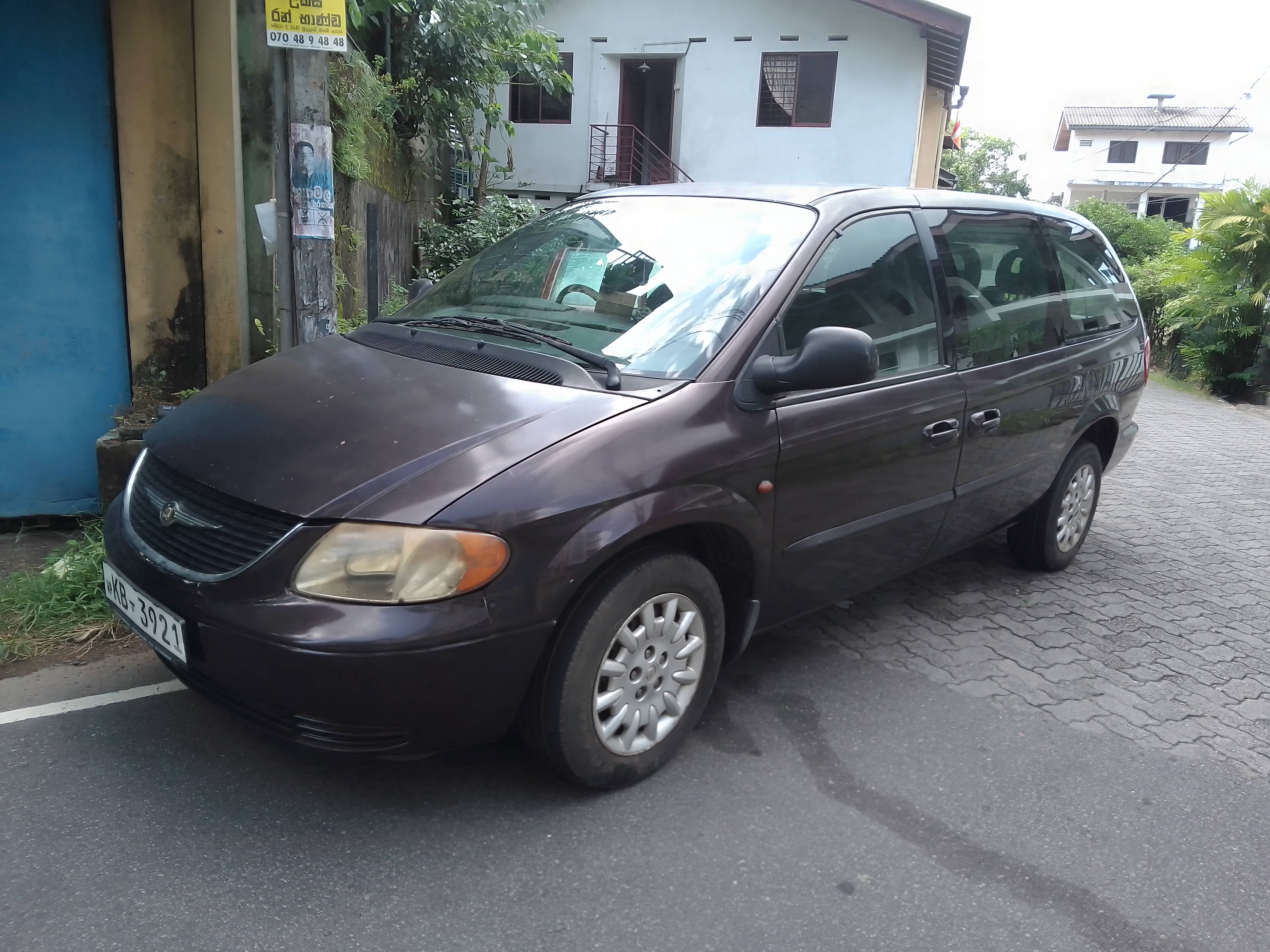 Chrysler Grand Voyager 2004 - Used SUV sale in Sri Lanka - patpat.lk