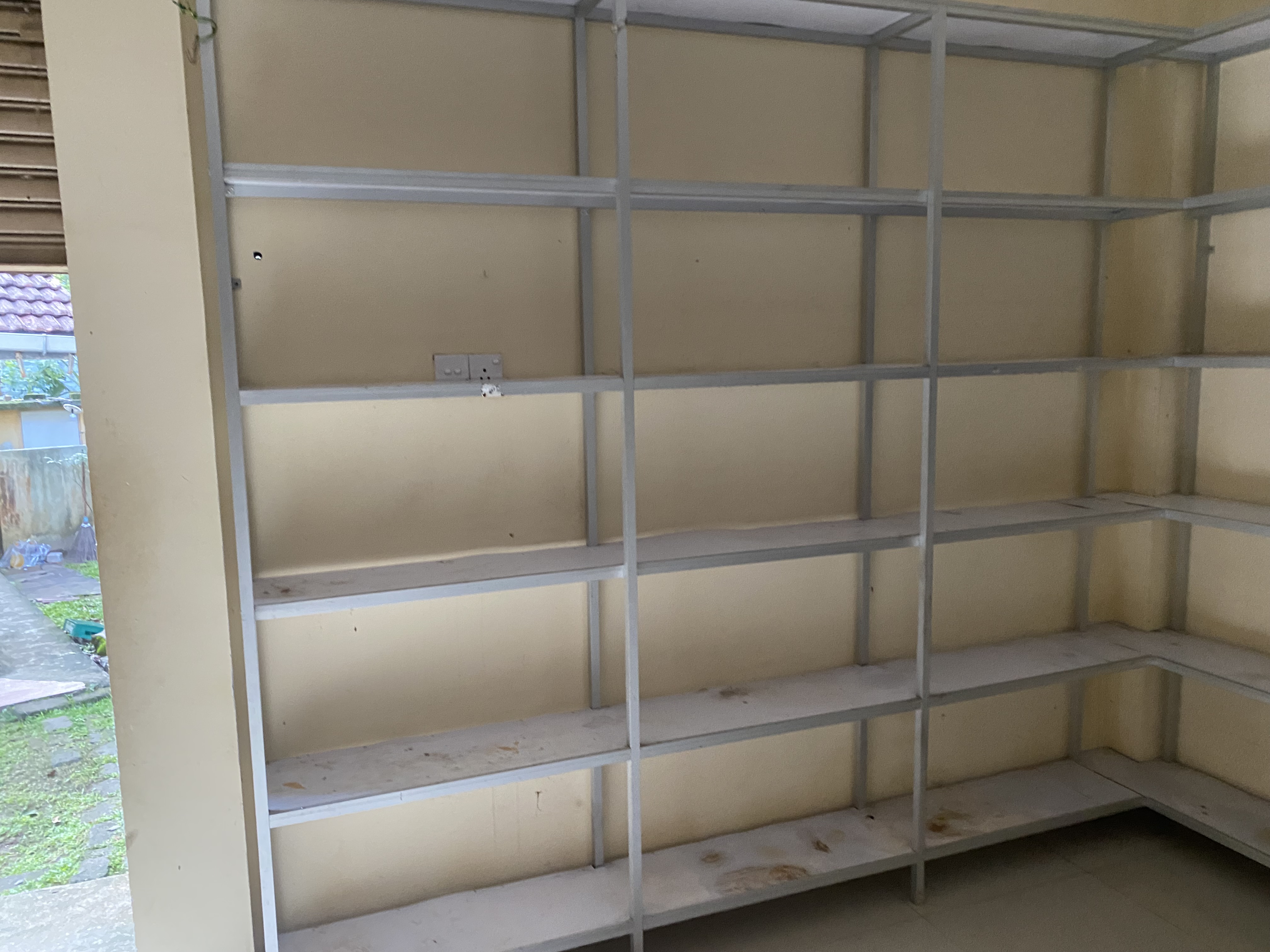 Shop for Rent in Middeniya