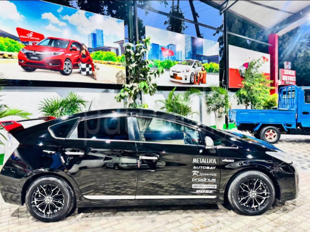 Toyota Prius 2013 - Used Car sale in Sri Lanka - patpat.lk